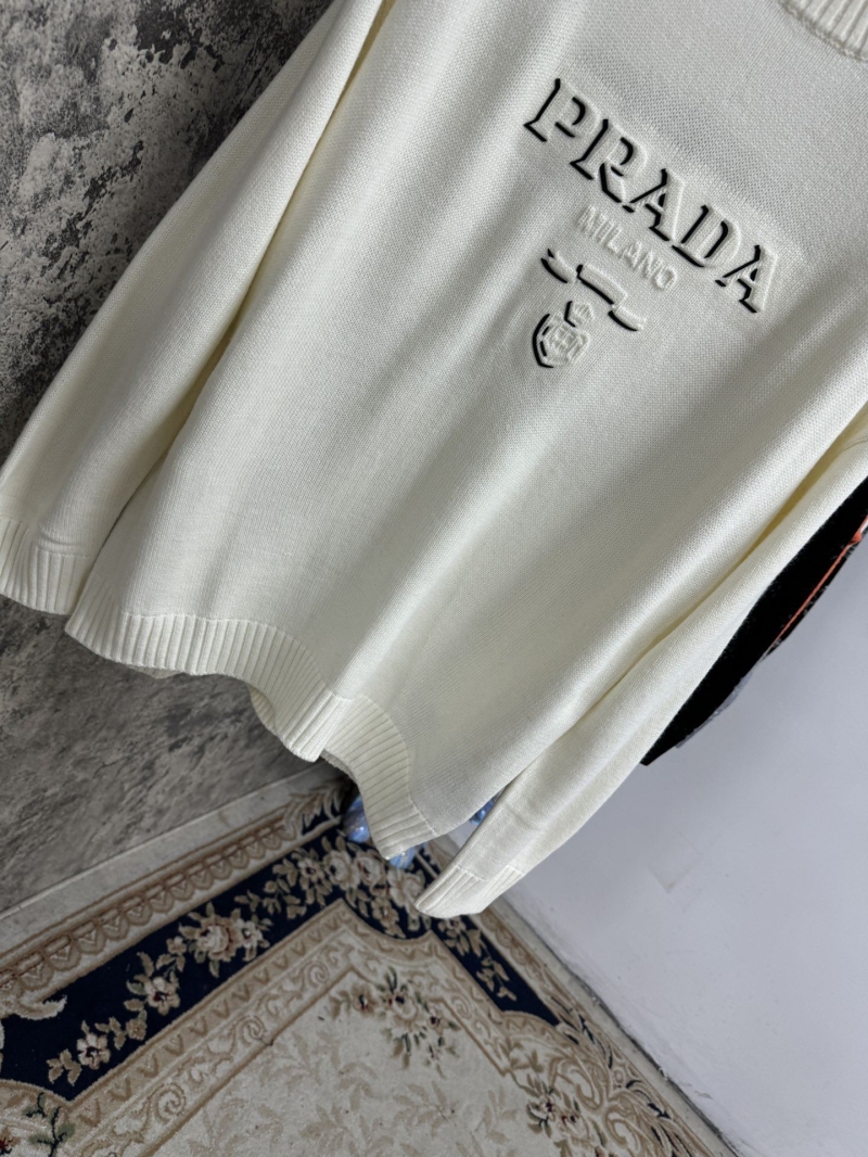 Pra*a sweater